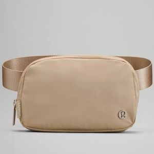 NWT lululemon everywhere belt bag- TRENCH